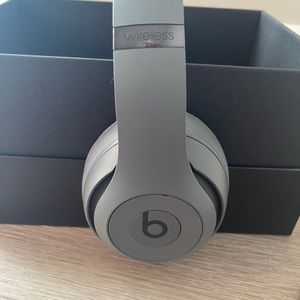 Beats by Dr. Dre - Beats Studio³ Wireless Noise Cancelling Headphones - Gray